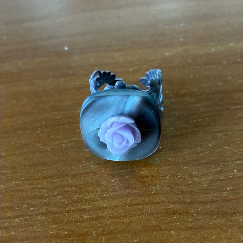 Elegant Silver Ring with Pink Rose